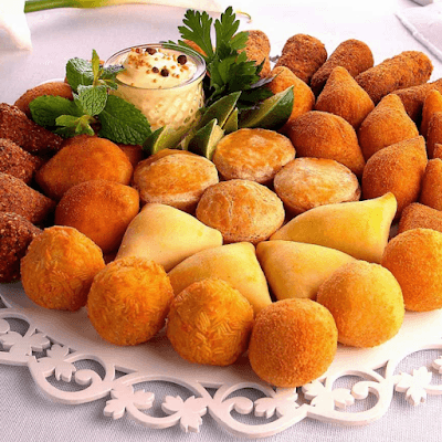 Coxinhas e salgados variados
